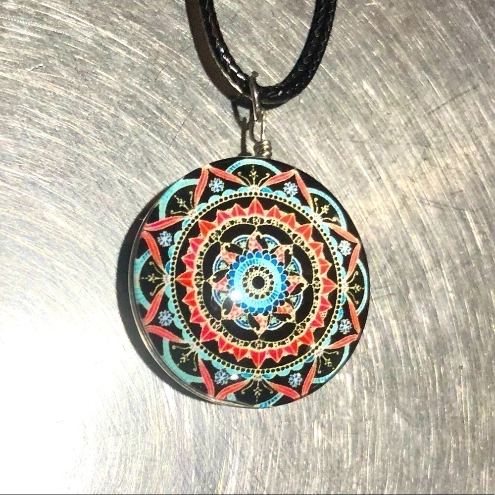 NWT Glass Round Dome Boho Pendant Necklace